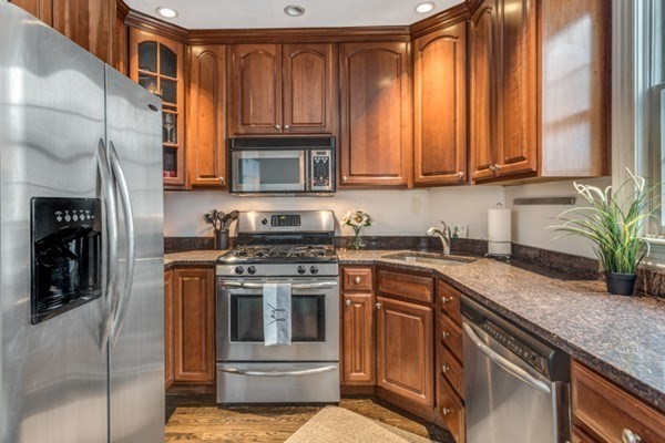 1 bed, 1 bath apartment for rent at 14 Burrill Pl Unit 2, South Boston — photo 1 of 10