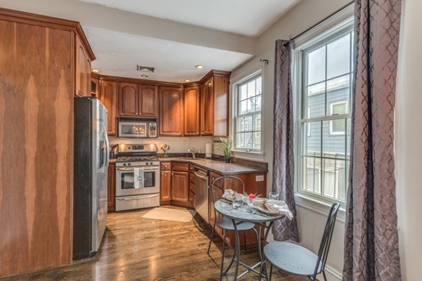 1 bed, 1 bath apartment for rent at 14 Burrill Pl Unit 2, South Boston — photo 2 of 10