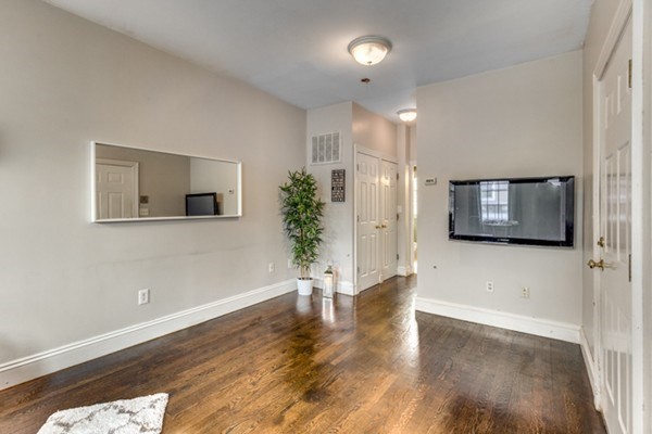 1 bed, 1 bath apartment for rent at 14 Burrill Pl Unit 2, South Boston — photo 3 of 10