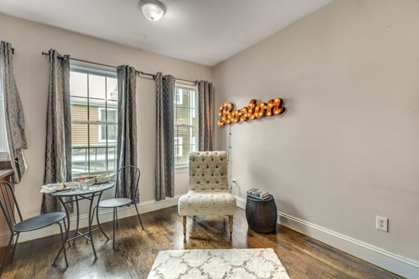 1 bed, 1 bath apartment for rent at 14 Burrill Pl Unit 2, South Boston — photo 4 of 10