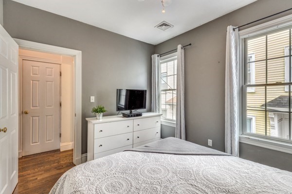 1 bed, 1 bath apartment for rent at 14 Burrill Pl Unit 2, South Boston — photo 9 of 10