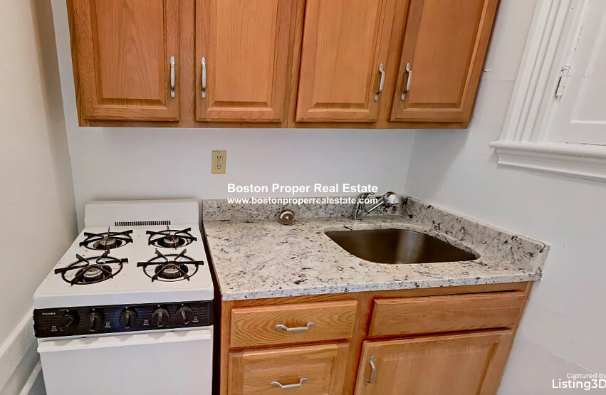 Studio bed, 1 bath apartment for rent at 14 Palace Rd Unit 9, Longwood — photo 2 of 5