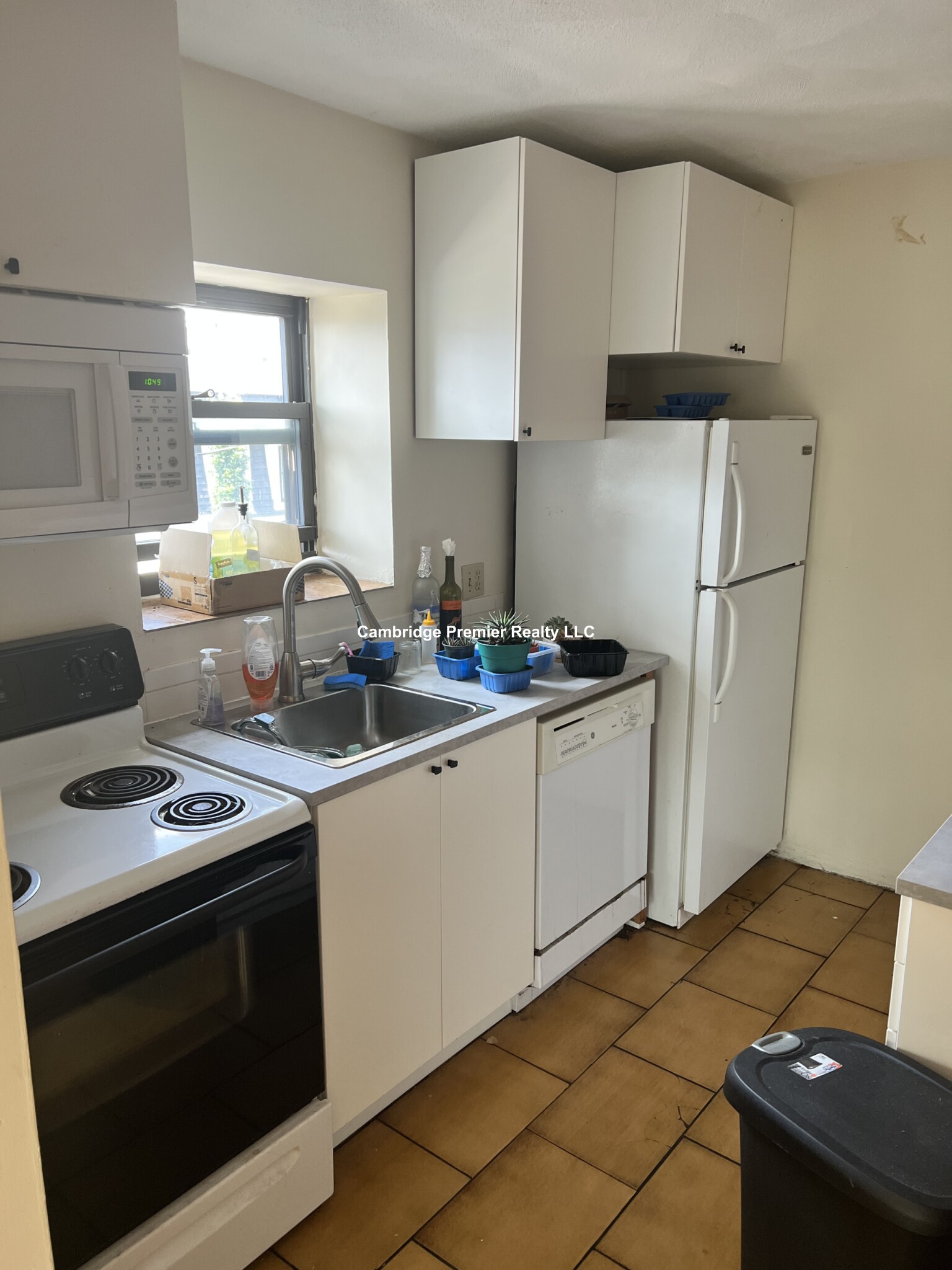 2 bed, 1 bath apartment for rent at 14 Spring St Unit 5, Spring Hill — photo 3 of 10