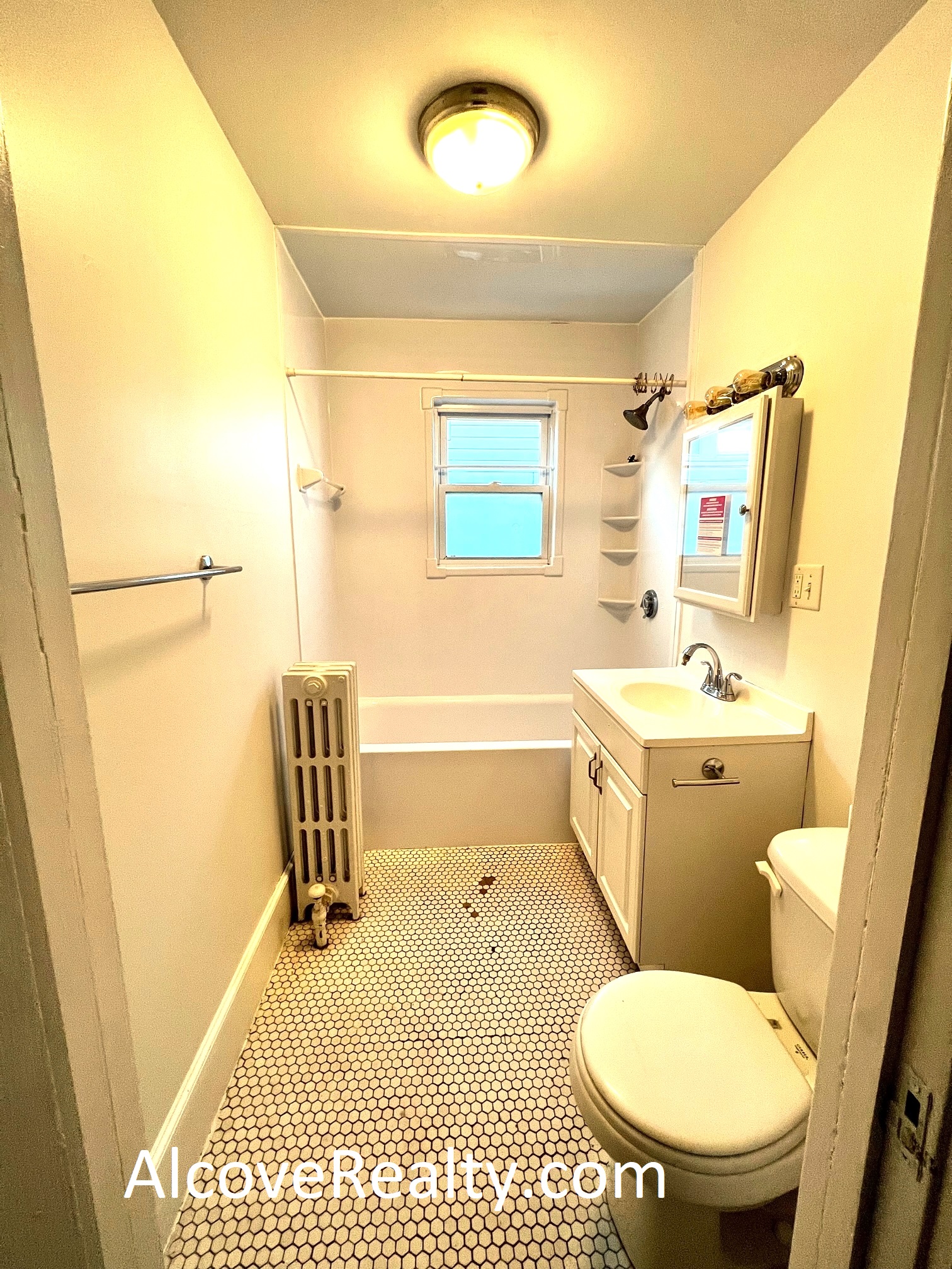 2 bed, 1 bath apartment for rent at 98 Bow St Unit 2, Medford — photo 14 of 16