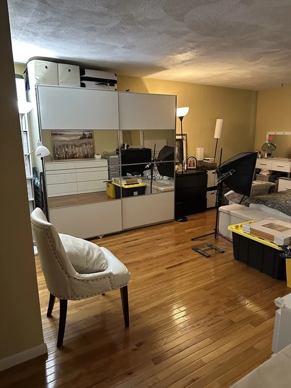 14 Williamsburg Ct, Shrewsbury