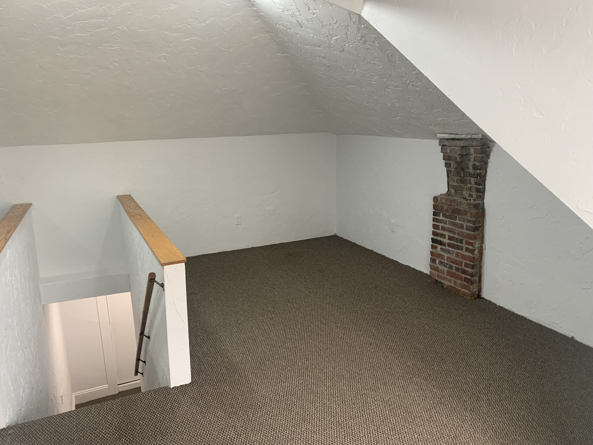 5 bed, 2 bath apartment for rent at 303 Summit Ave Unit 4, Brighton — photo 2 of 22