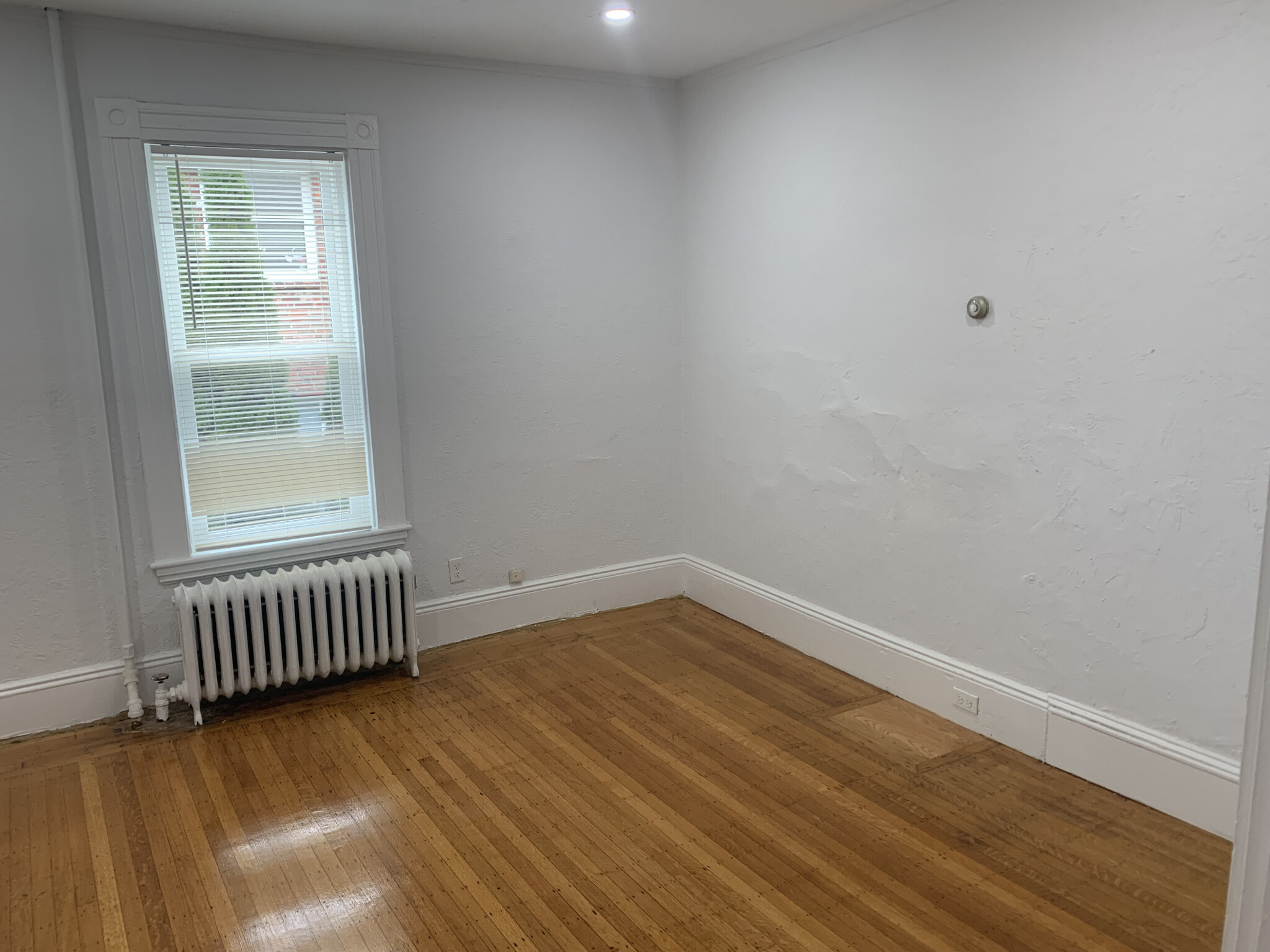 5 bed, 2 bath apartment for rent at 303 Summit Ave Unit 4, Brighton — photo 3 of 22