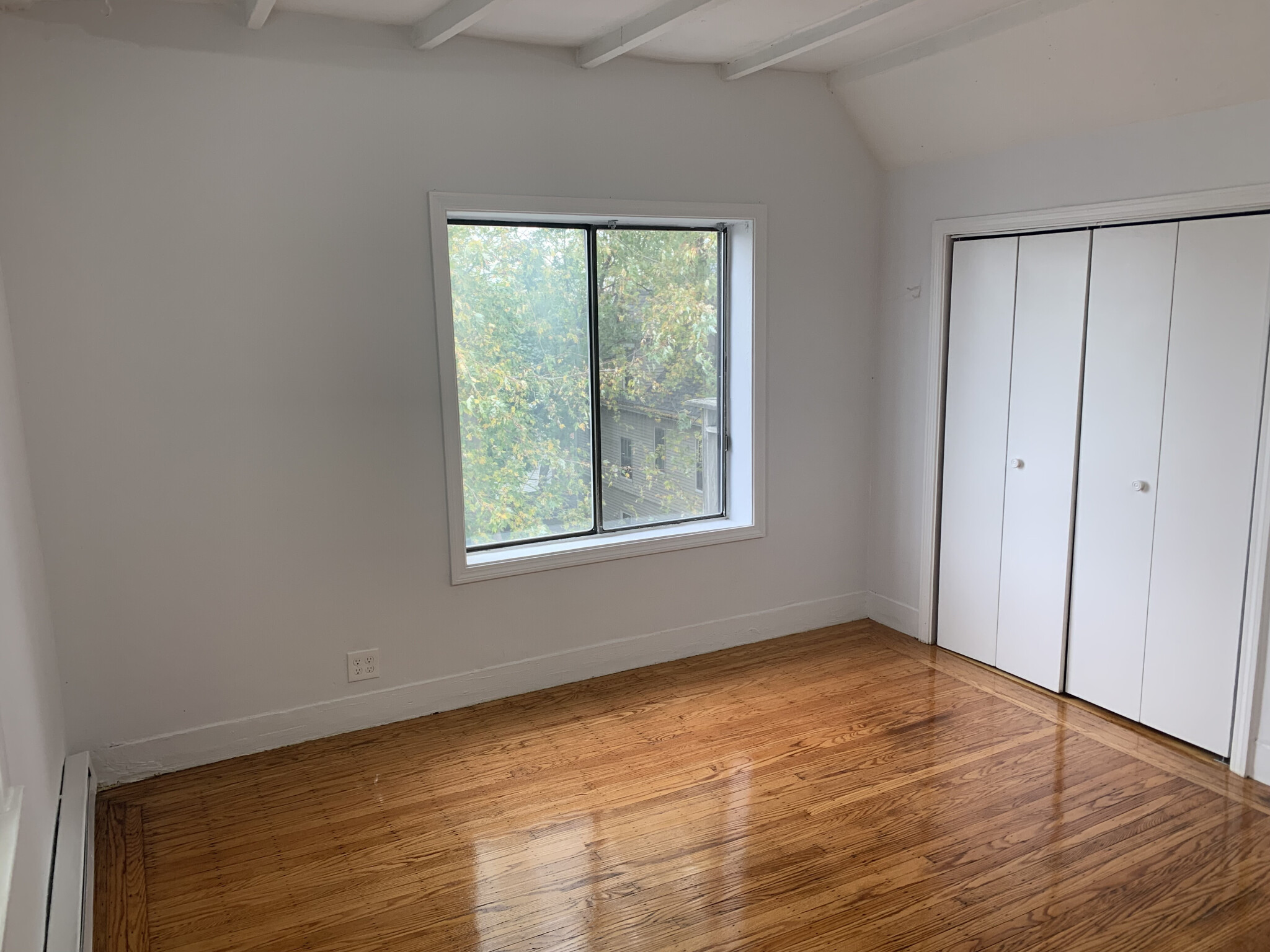 5 bed, 2 bath apartment for rent at 303 Summit Ave Unit 4, Brighton — photo 6 of 22