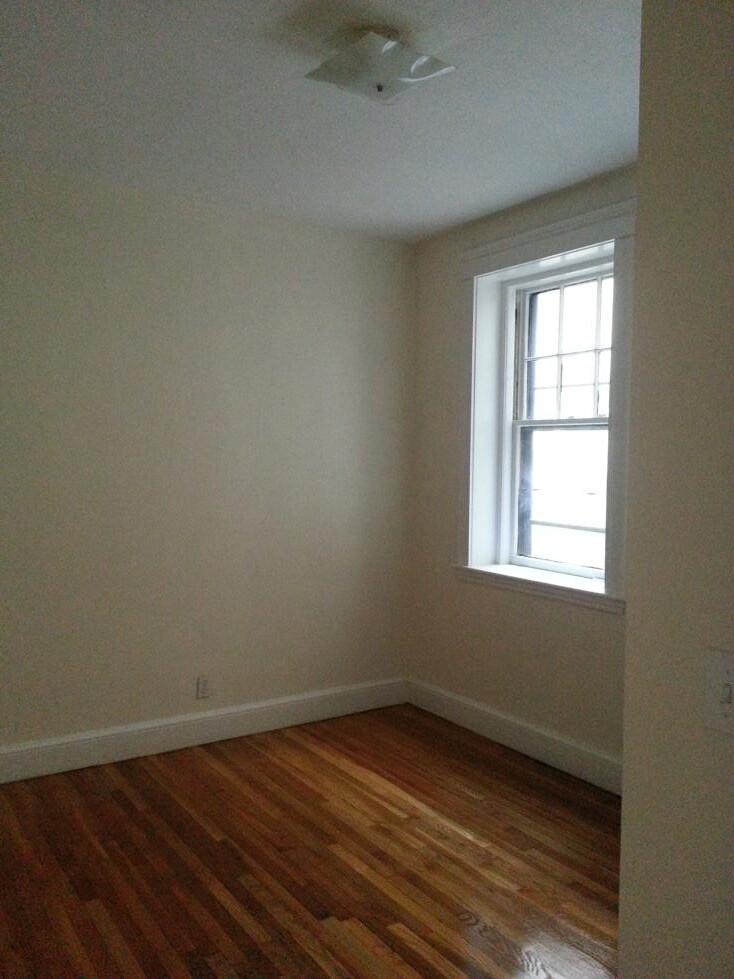 2001 Commonwealth Ave, Brighton