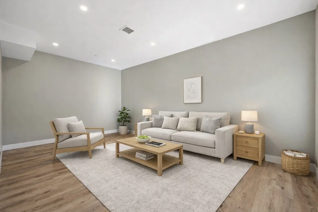 3 Burke Ln, Wellesley