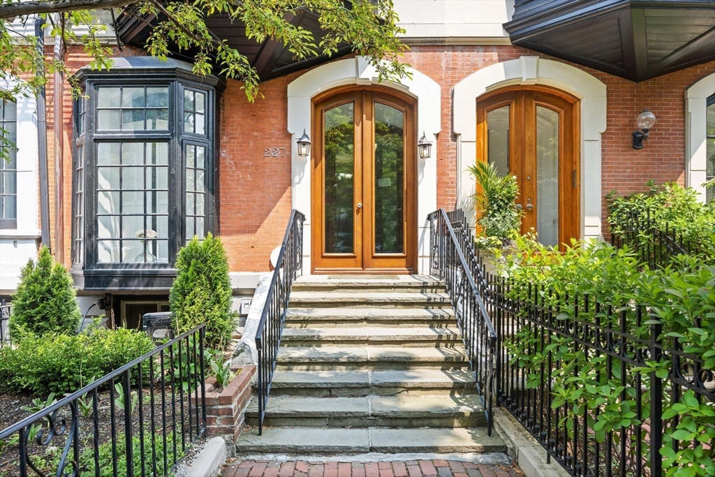 227 Marlborough St, Back Bay