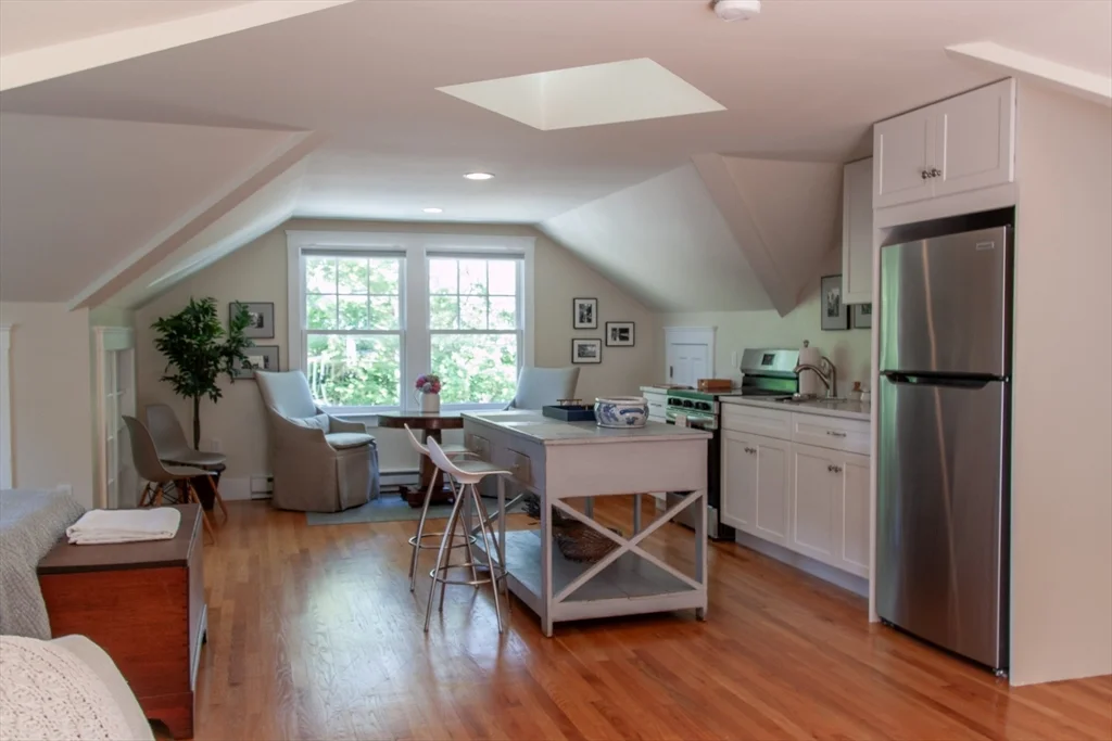 17 Atlantic Ave, Cohasset