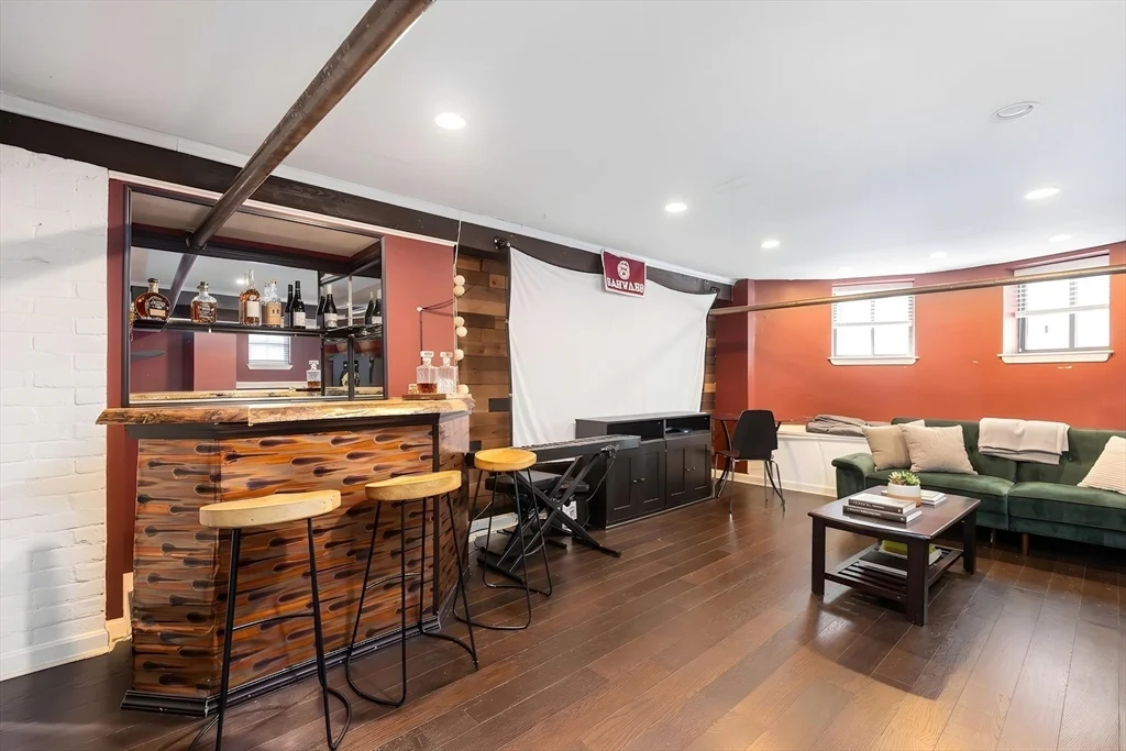 21 Royal St, Allston