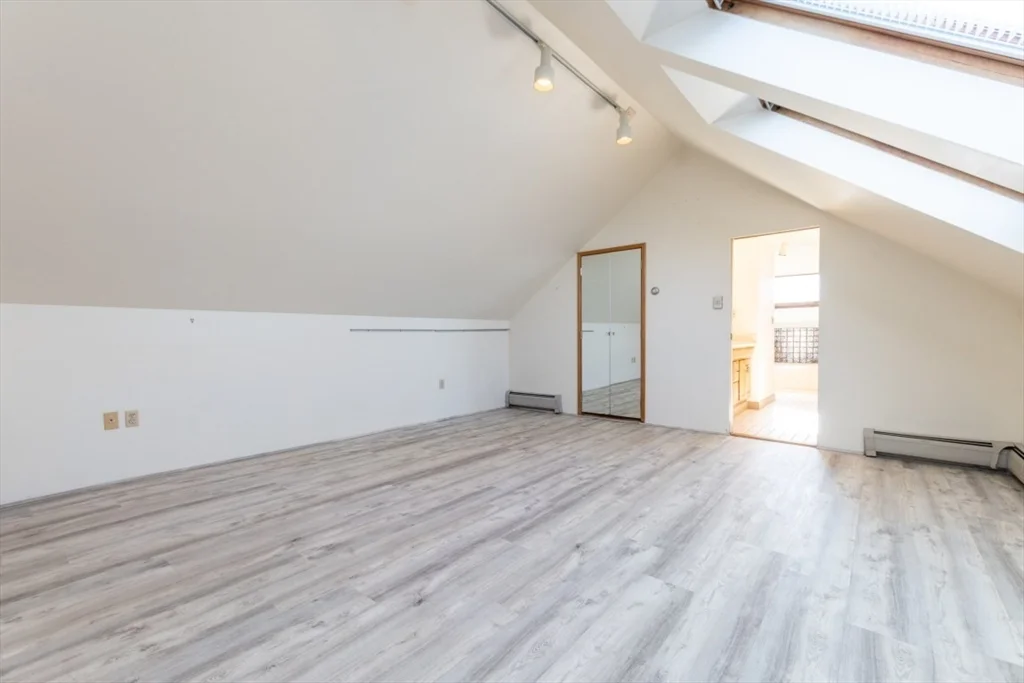 81 Cushing Ave, Belmont
