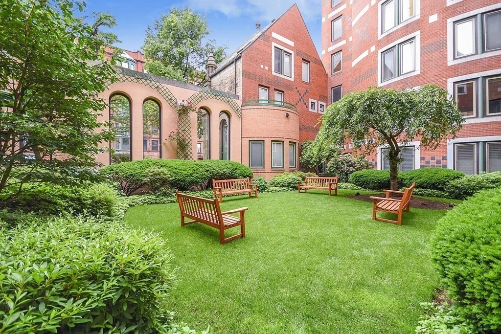 492 Beacon St, Back Bay