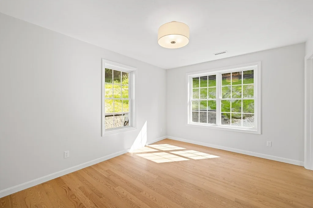 47 Brookfield Rd, North Brookfield