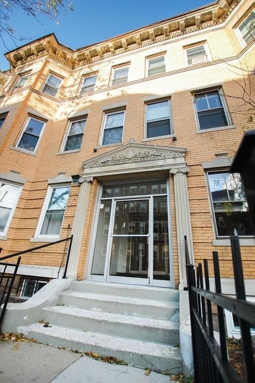3 bed, 2 bath apartment for rent at 141 Chiswick Rd Unit 2, Brighton — photo 13 of 16