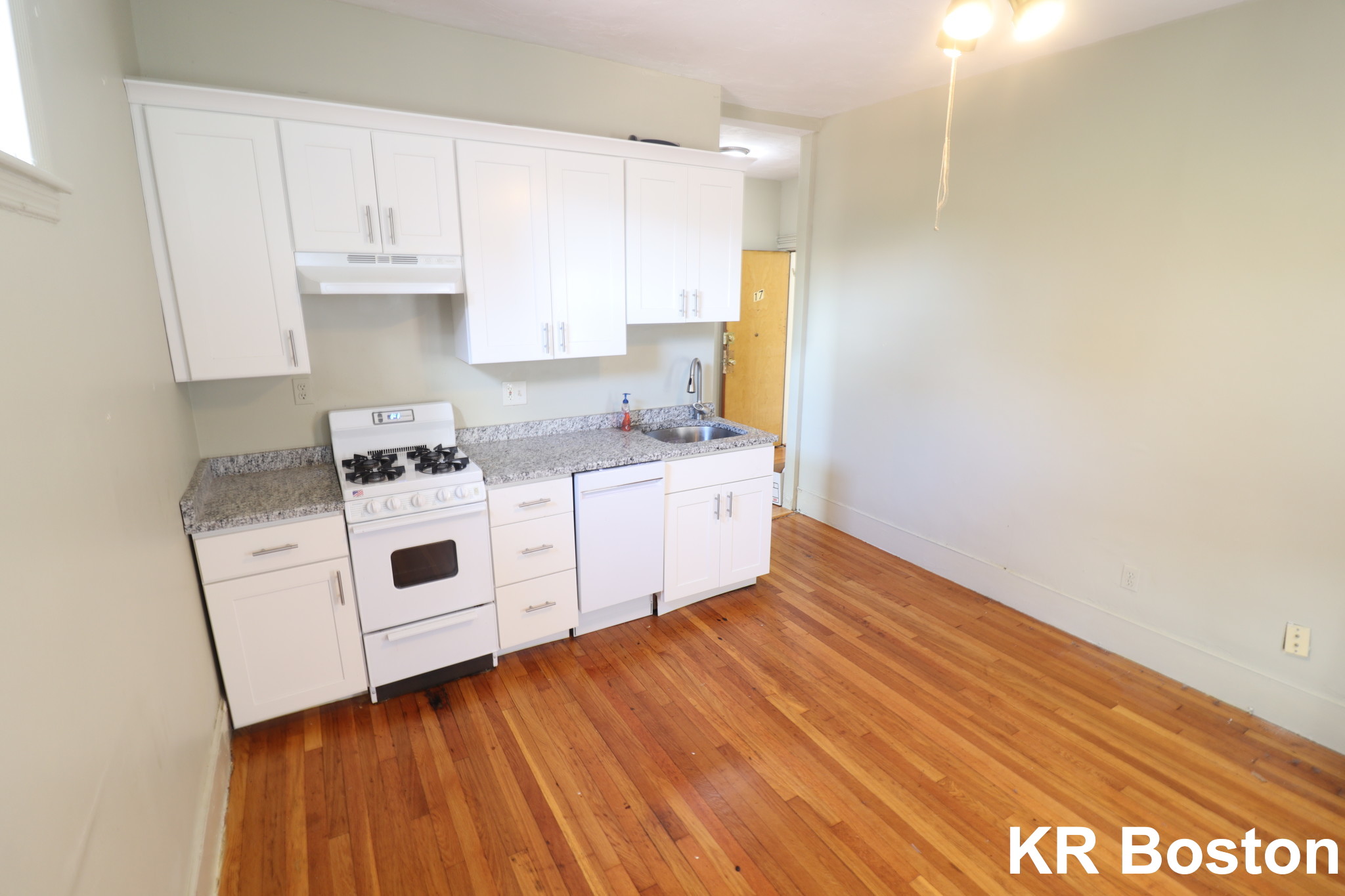 2 bed, 1 bath apartment for rent at 1412 Commonwealth Ave Unit 17, Brighton — photo 2 of 3
