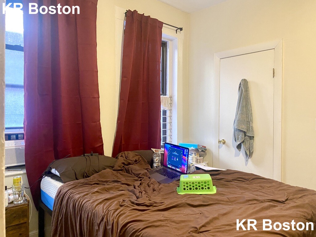 1 bed, 1 bath apartment for rent at 1412 Commonwealth Ave Unit 5, Brighton