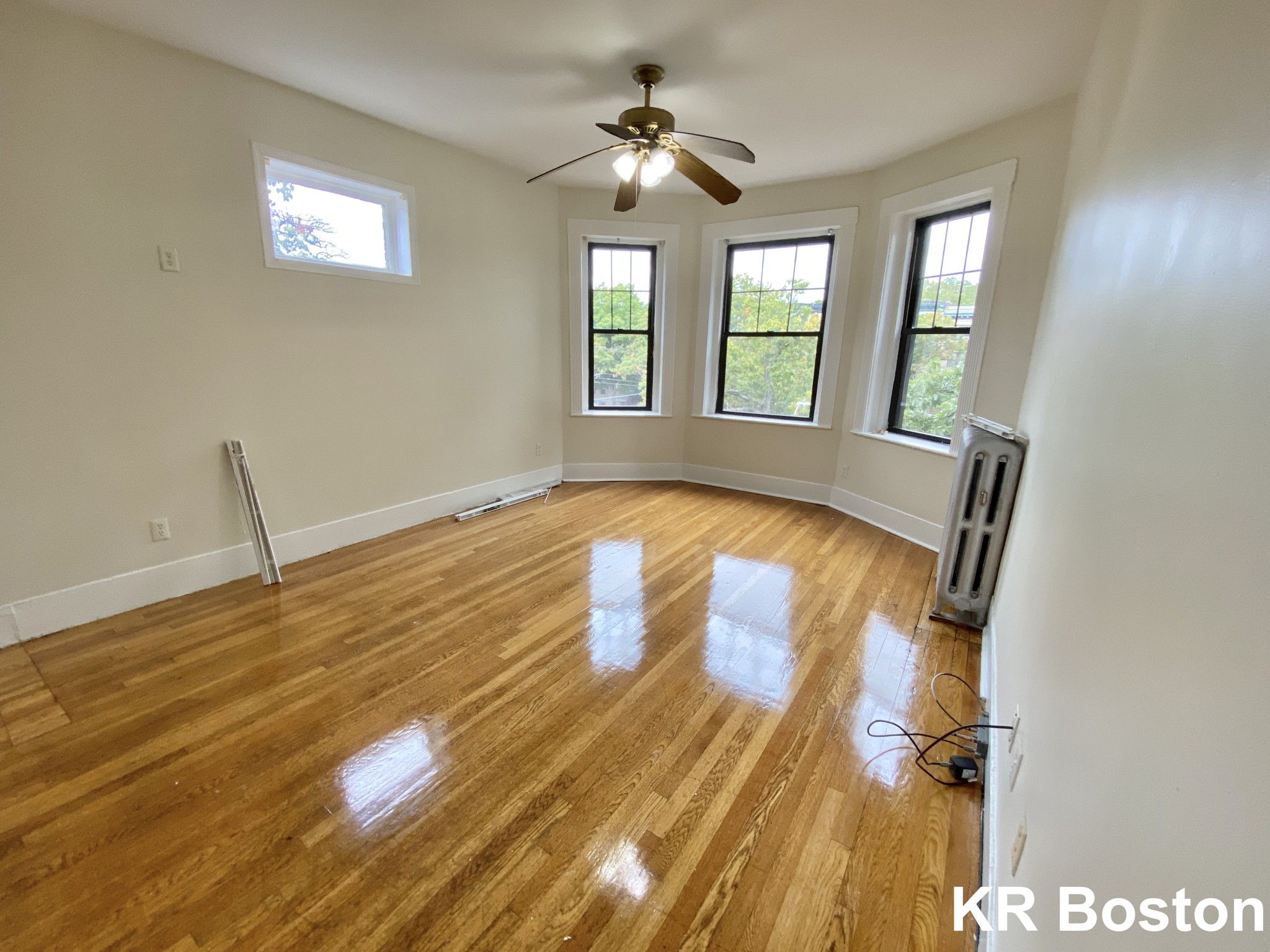 3 bed, 1 bath apartment for rent at 1412 Commonwealth Ave Unit 11, Brighton — photo 2 of 9
