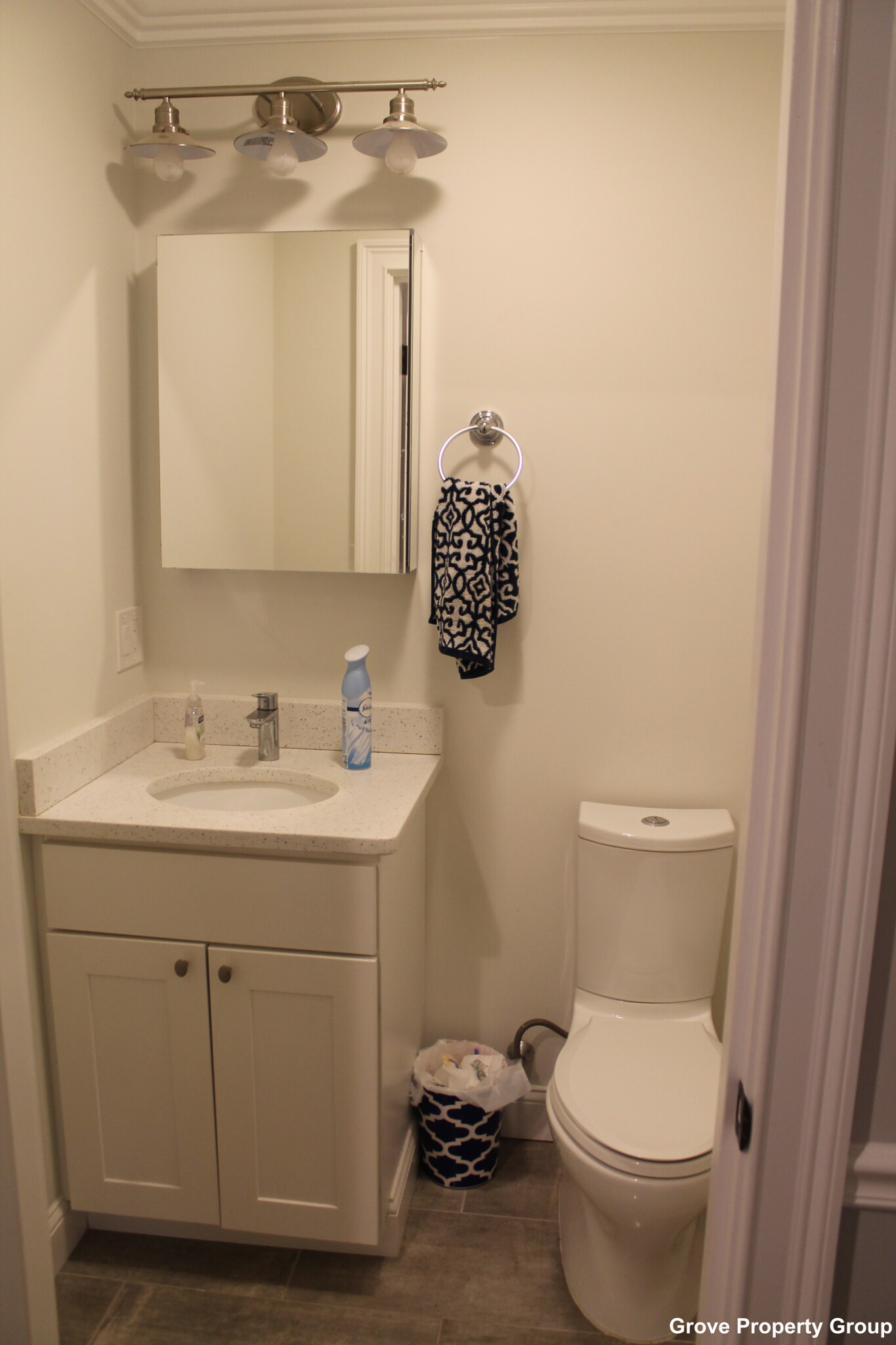 34 Circuit Dr, Roxbury