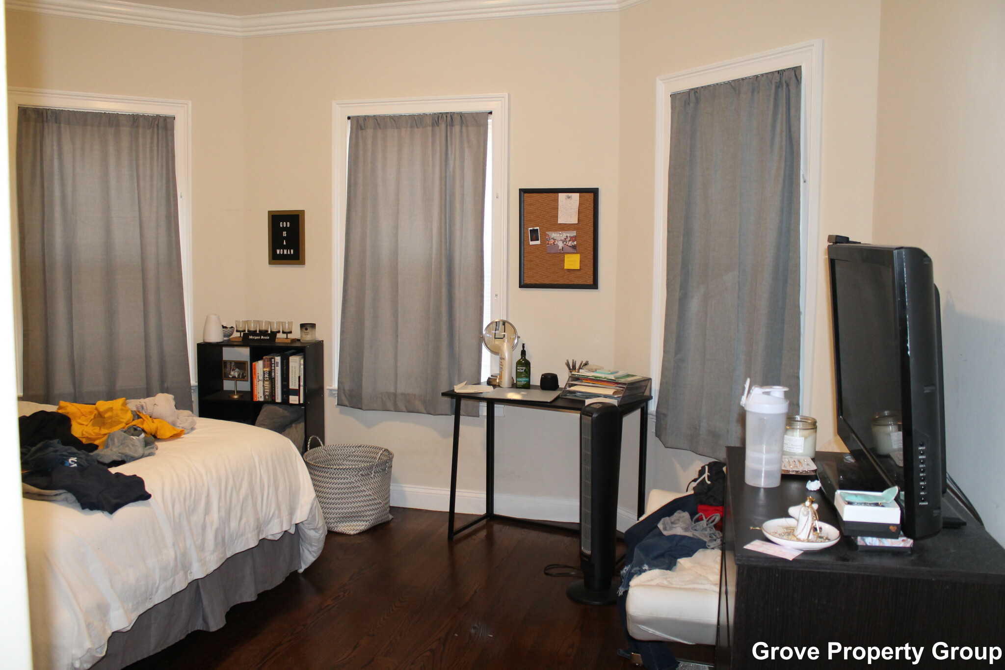 34 Circuit Dr, Roxbury