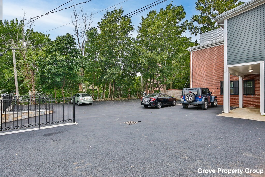 27 Dudley St, Roxbury