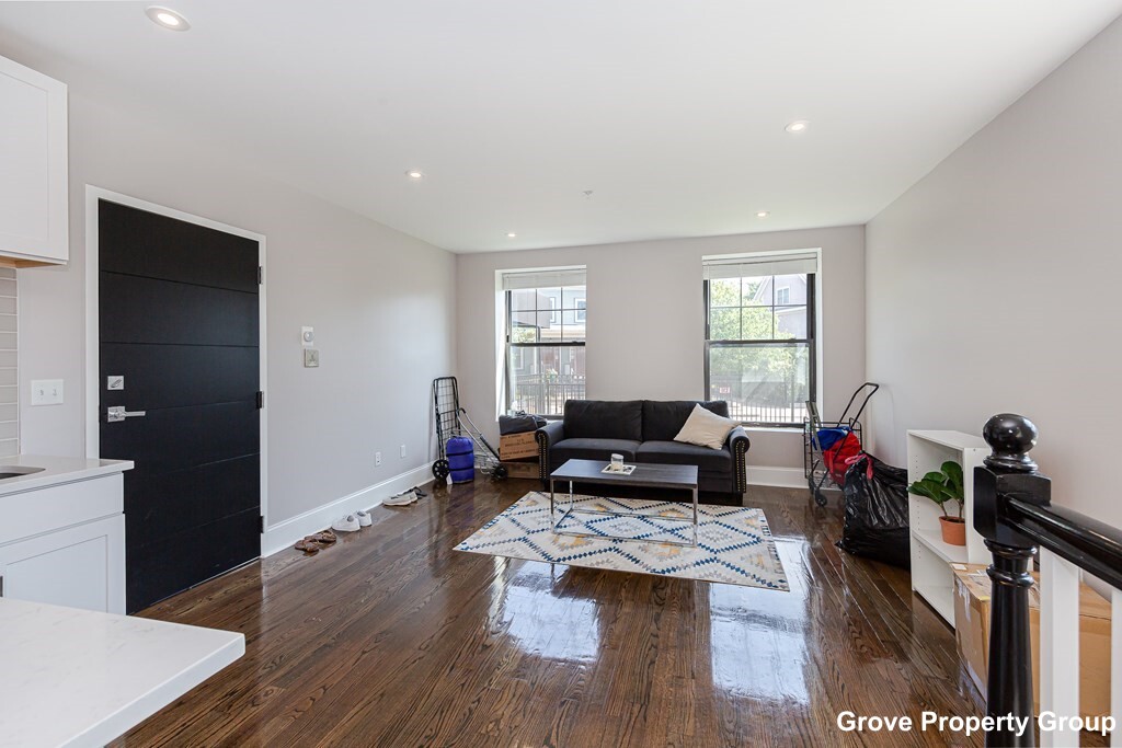 27 Dudley St, Roxbury