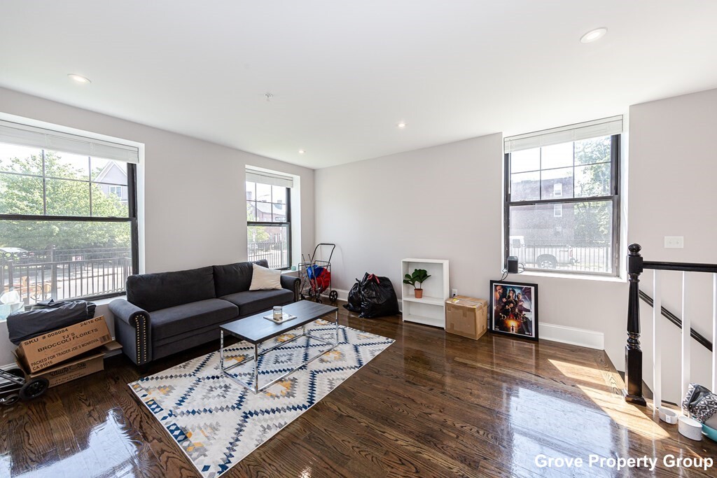 27 Dudley St, Roxbury