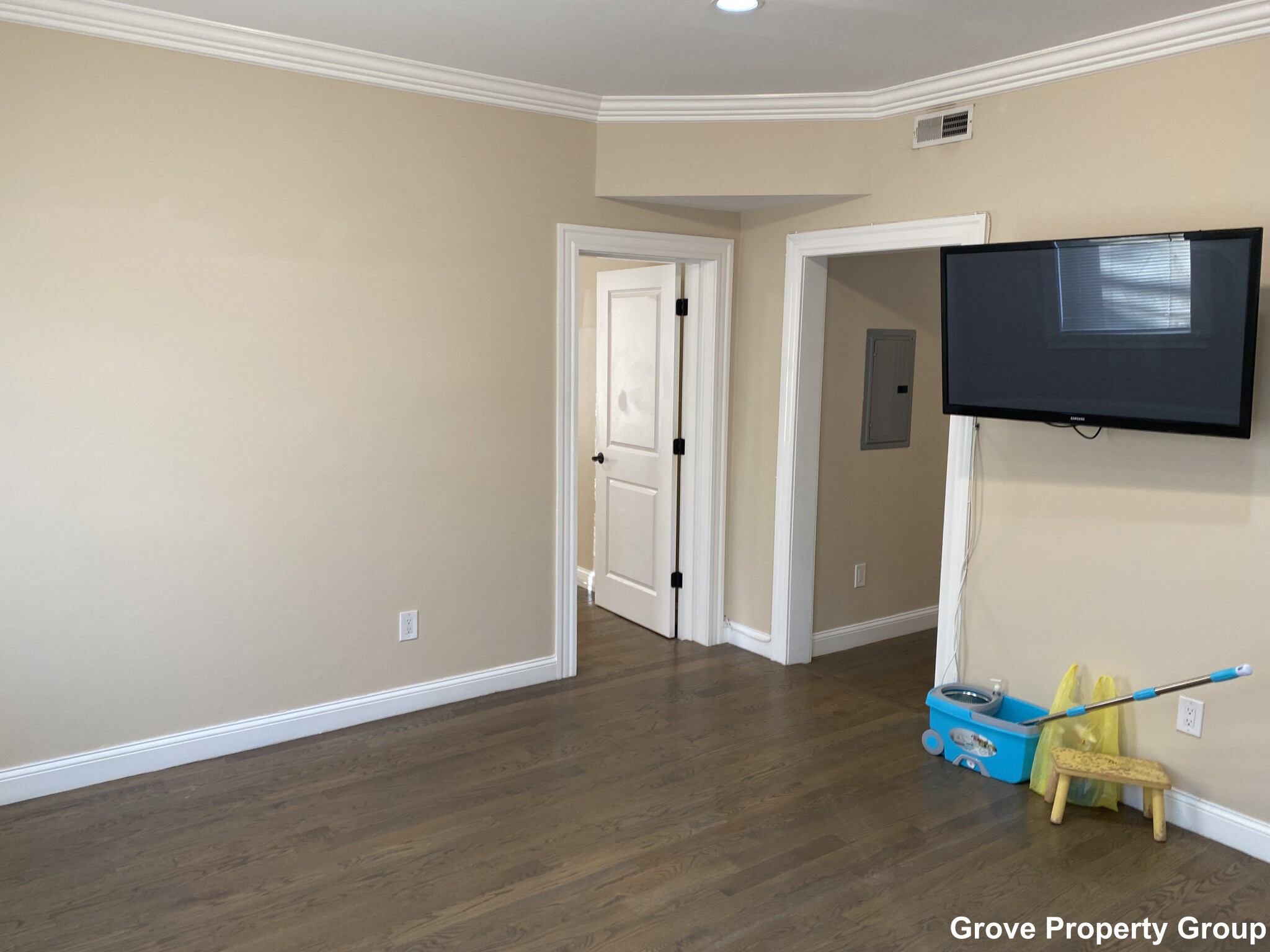 8 Buckley Ave, Jamaica Plain