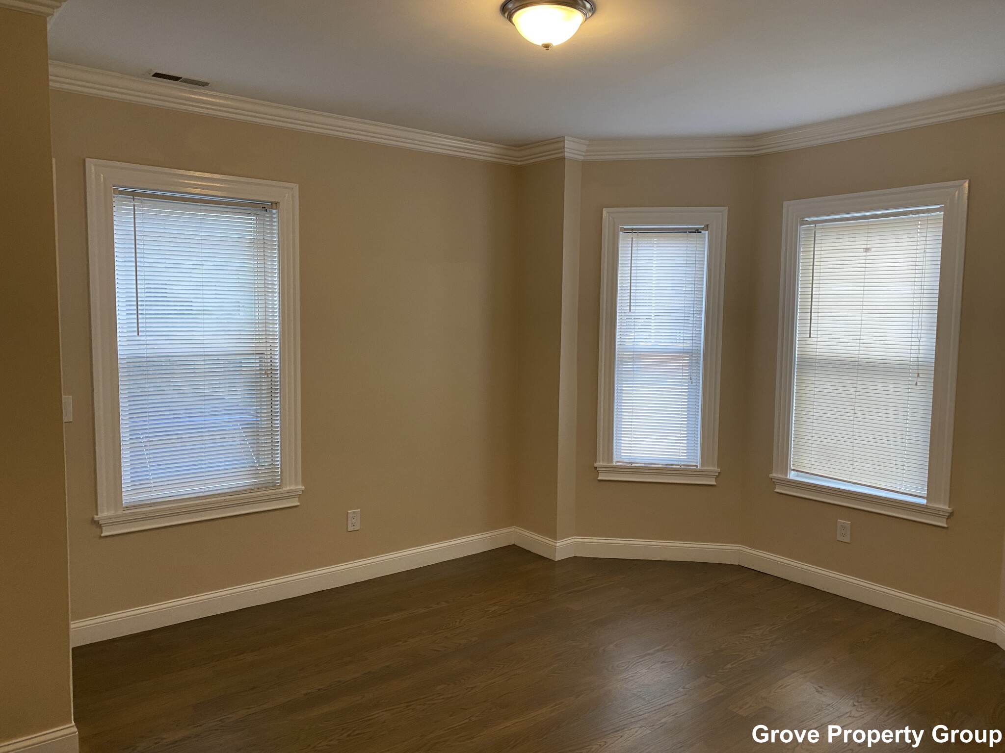 8 Buckley Ave, Jamaica Plain