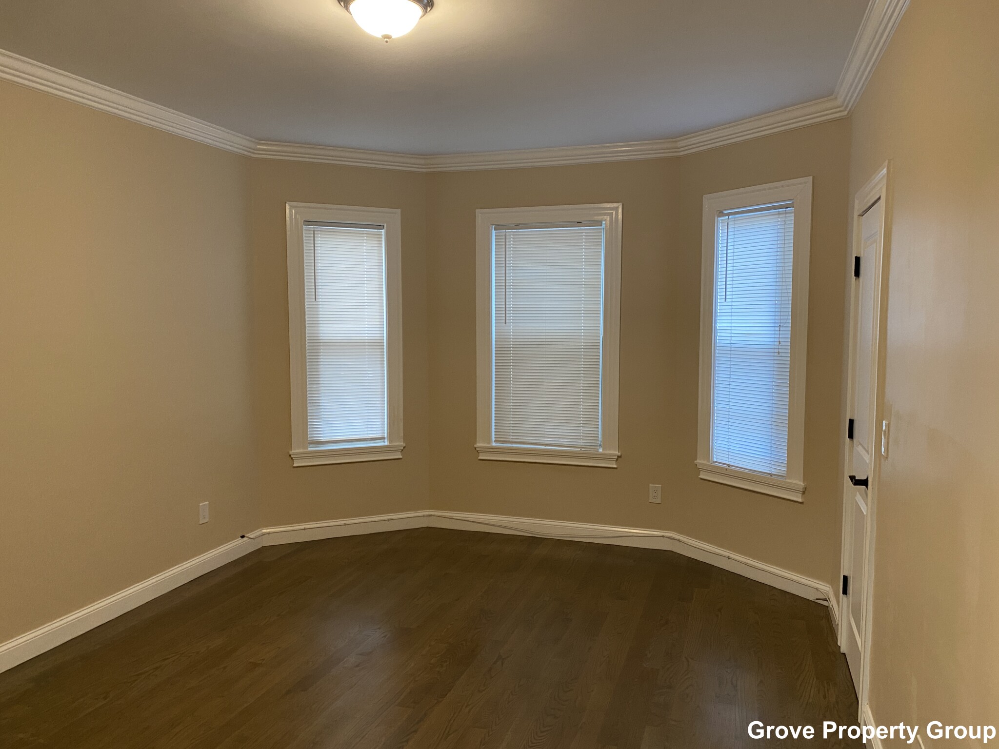 8 Buckley Ave, Jamaica Plain