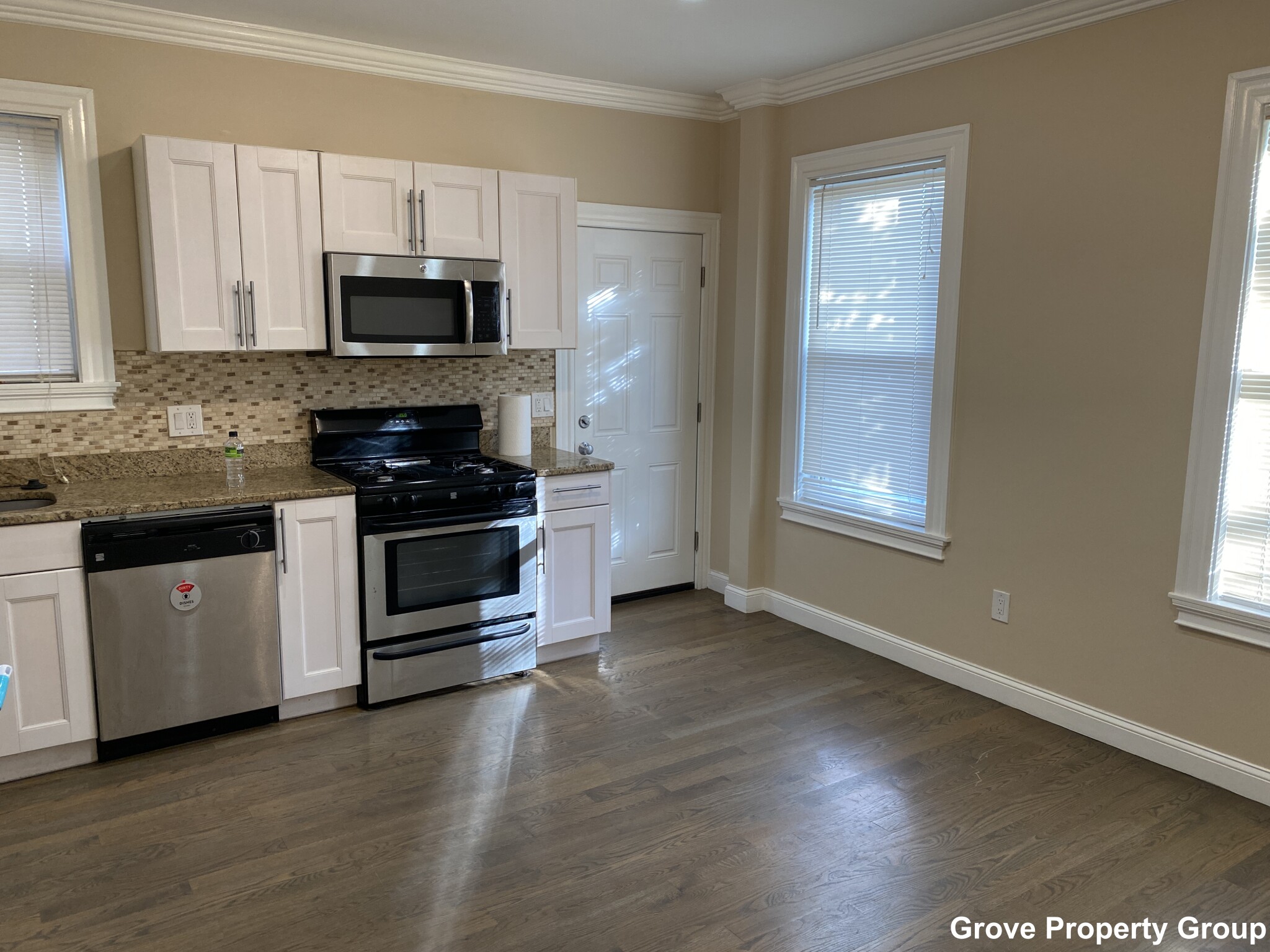 8 Buckley Ave, Jamaica Plain