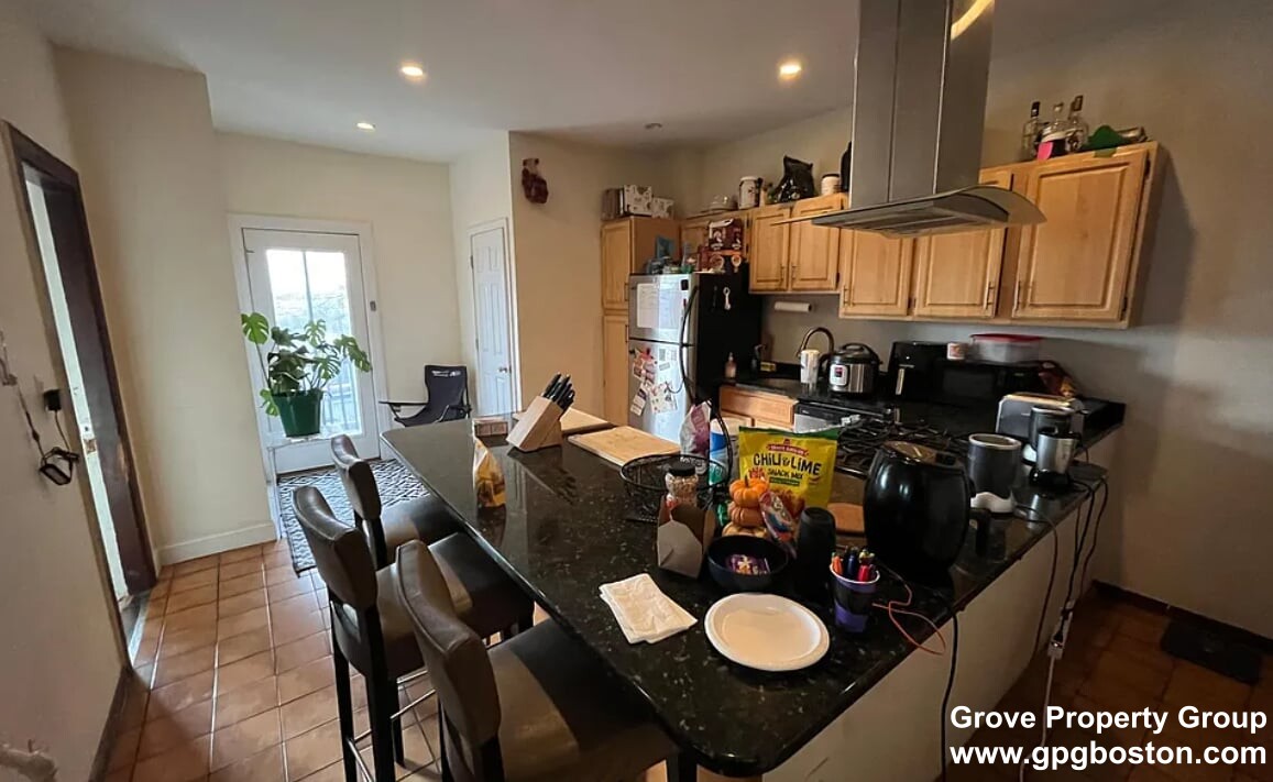 64 Fisher Ave, Mission Hill