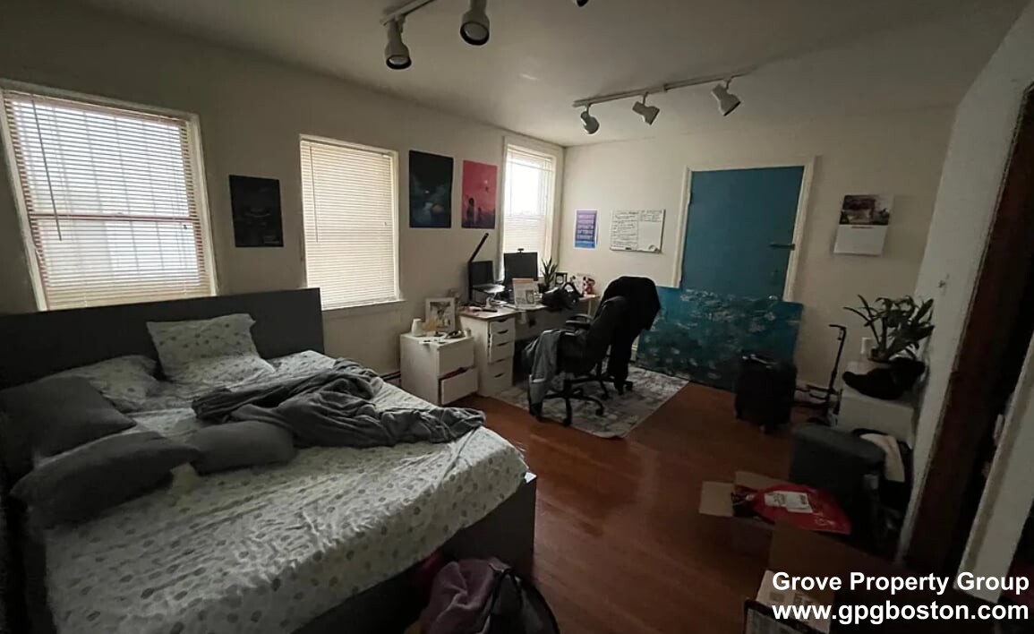 64 Fisher Ave, Mission Hill