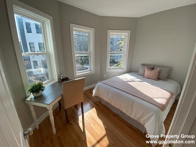 828 East 2nd St, South Boston