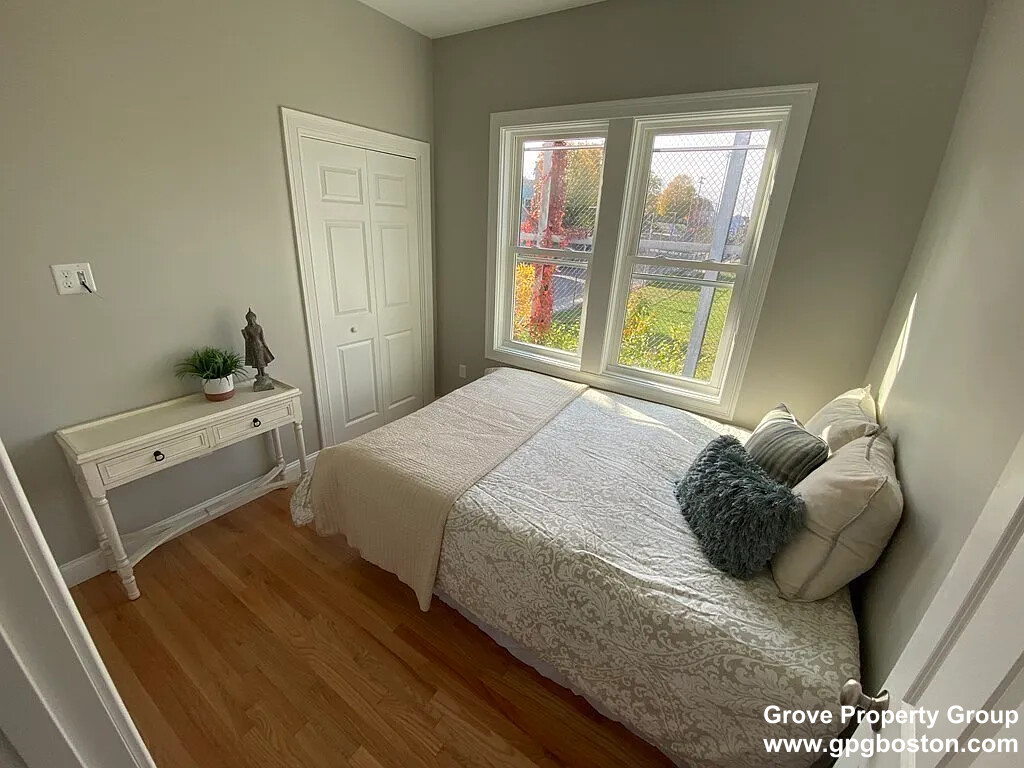 828 East 2nd St, South Boston