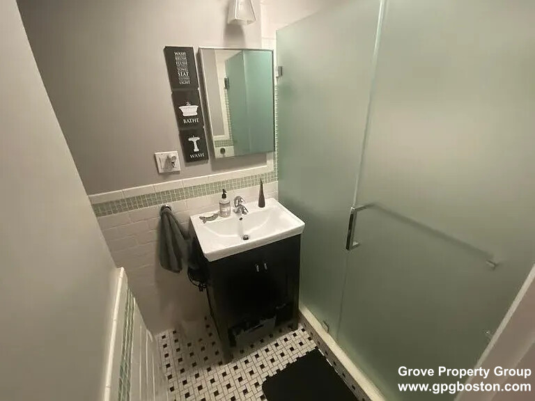 2 Holden Ct, North End