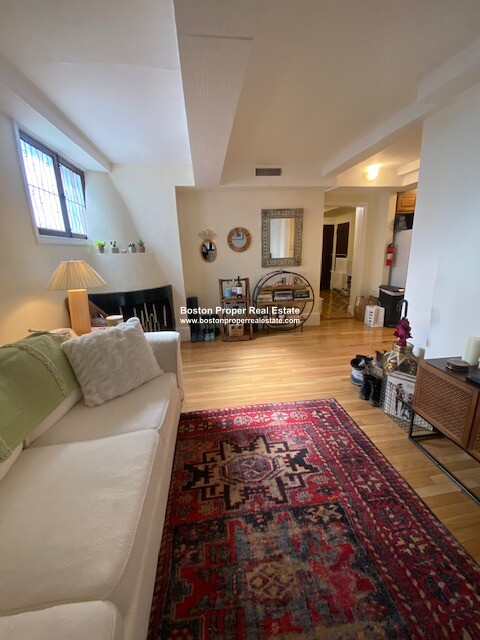 2 bed, 1 bath apartment for rent at 141a Revere St Unit 1, Beacon Hill — photo 1 of 11