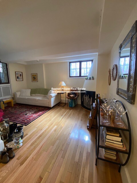 2 bed, 1 bath apartment for rent at 141a Revere St Unit 1, Beacon Hill — photo 2 of 11