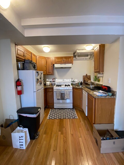 2 bed, 1 bath apartment for rent at 141a Revere St Unit 1, Beacon Hill — photo 3 of 11