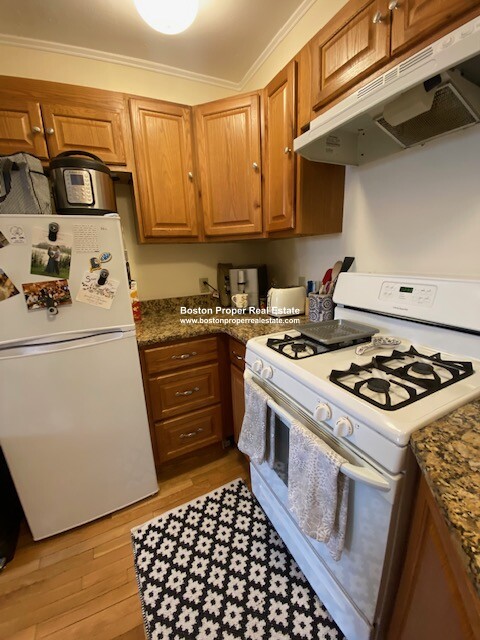 2 bed, 1 bath apartment for rent at 141a Revere St Unit 1, Beacon Hill — photo 4 of 11