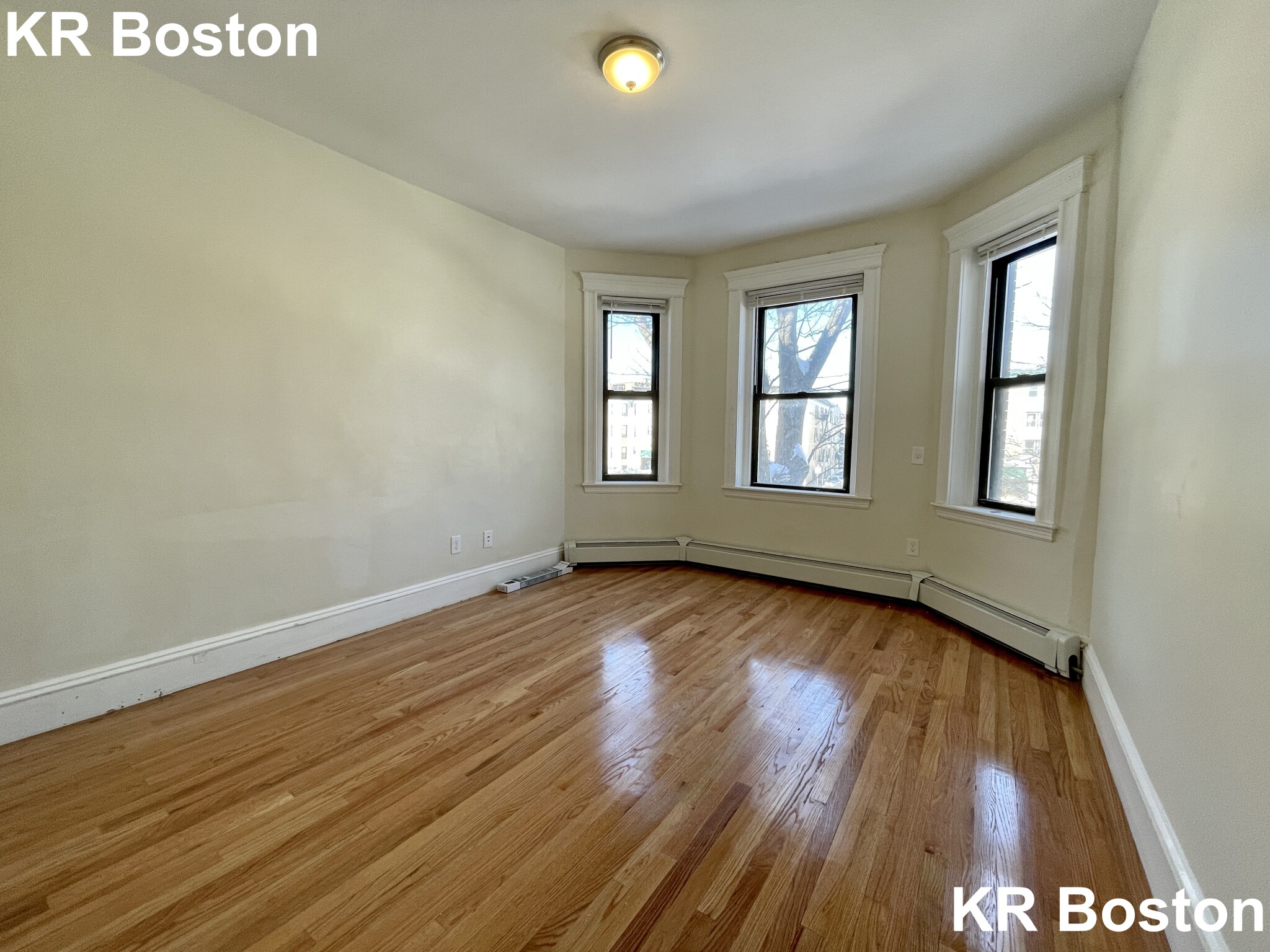3 bed, 2 bath apartment for rent at 1422 Commonwealth Ave Unit 4., Brighton — photo 3 of 6