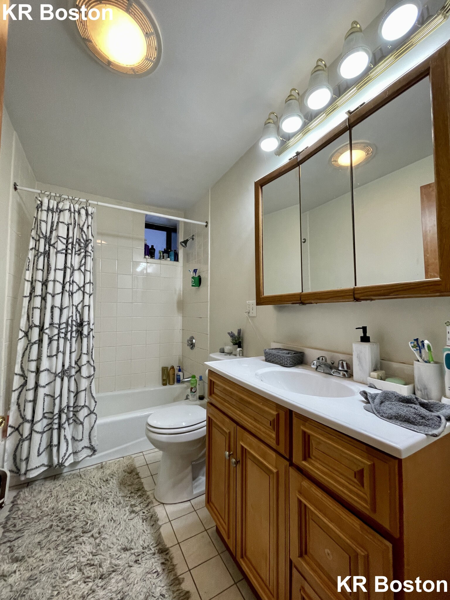 5 bed, 1 bath apartment for rent at 1422 Commonwealth Ave Unit 7, Brighton — photo 1 of 4