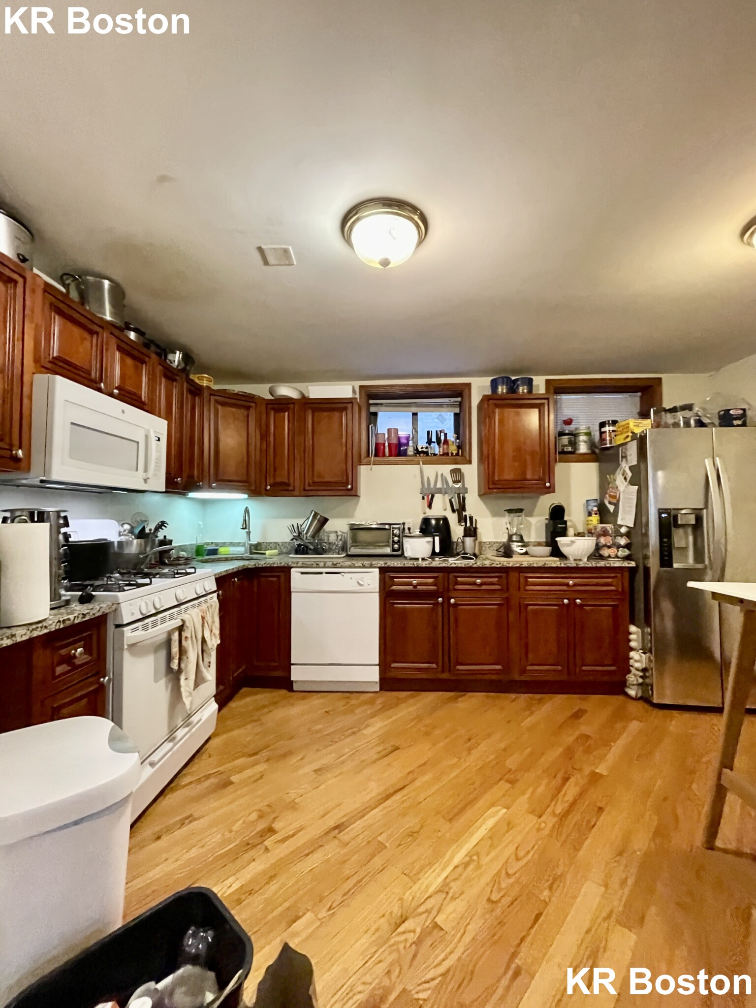 5 bed, 1 bath apartment for rent at 1422 Commonwealth Ave Unit 7, Brighton — photo 3 of 4
