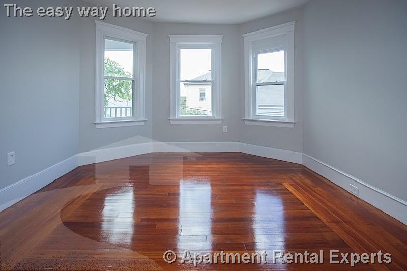 6 Hinckley St, Magoun Square