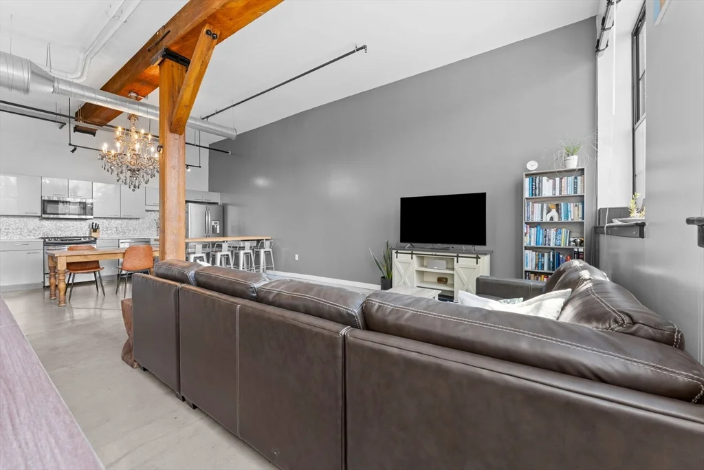 944 Dorchester Ave, Dorchester