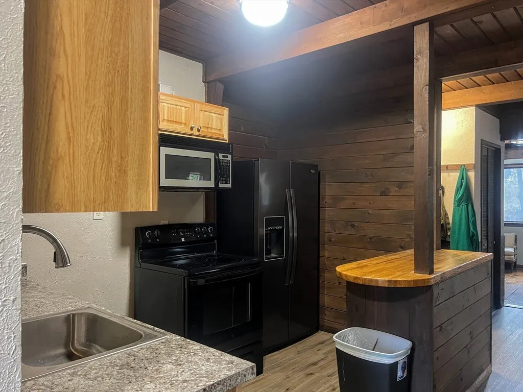 888 Salem St, Groveland