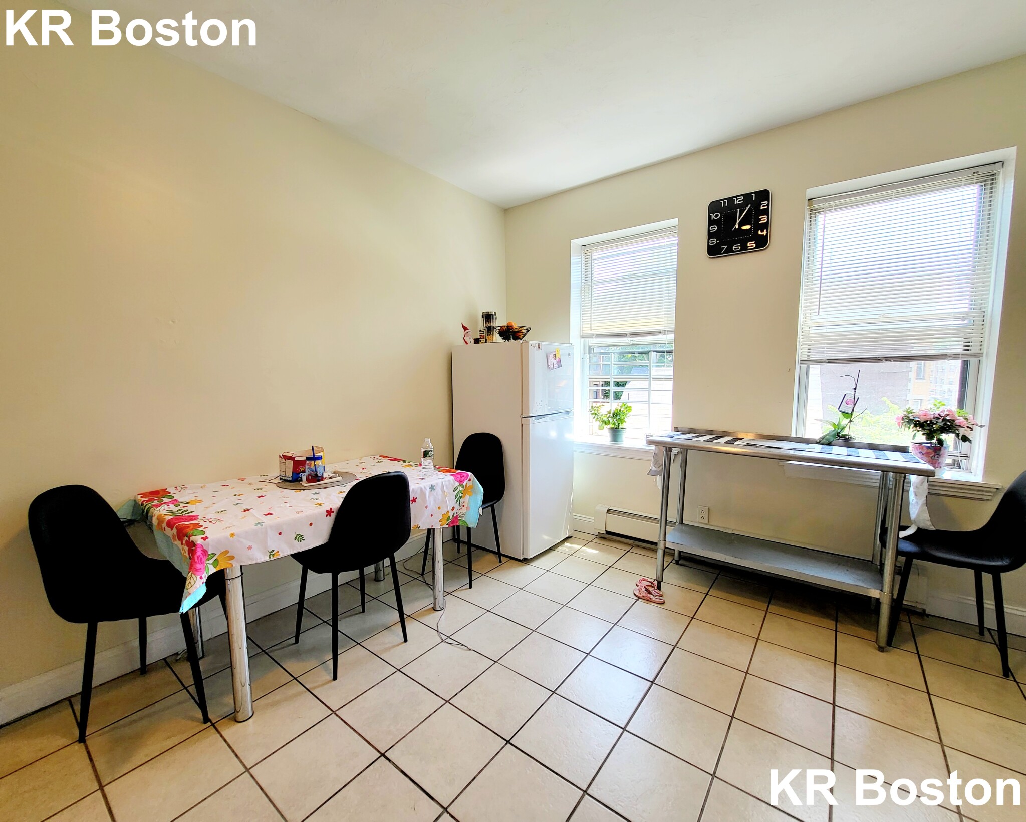 4 bed, 1 bath apartment for rent at 1420 Commonwealth Ave Unit 5, Brighton — photo 2 of 3
