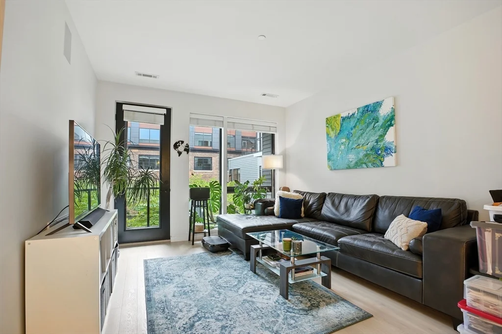 45 W 3rd St, South Boston